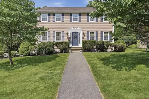 12 Heritage Dr, Woburn, MA 01801