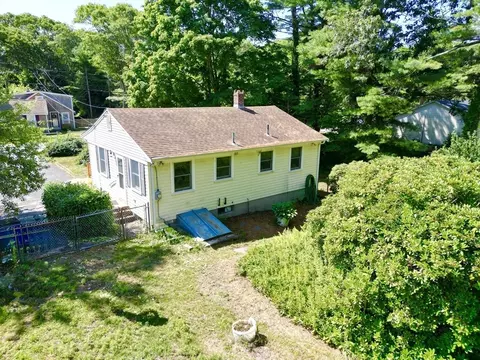 Exterior - 29 Puritan Rd, Bourne, MA 02532 photo 2 of 4