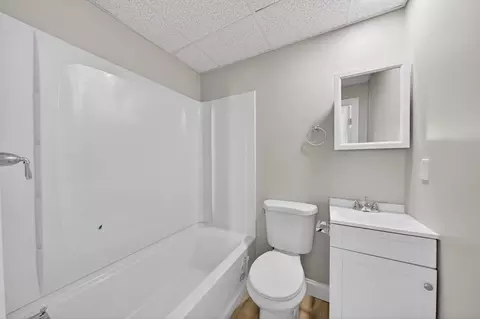 Bath - 169 Grant St, Fall River, MA 02721 photo 2 of 3