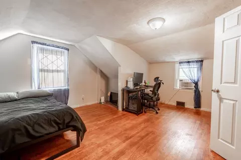 Bedroom - 12 Kenway Dr, Springfield, MA 01104 photo 3 of 5