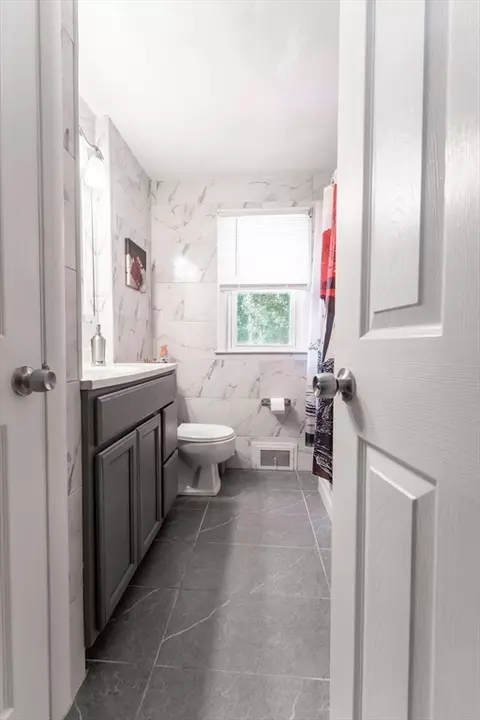 Bath - 12 Kenway Dr, Springfield, MA 01104 photo 1 of 4