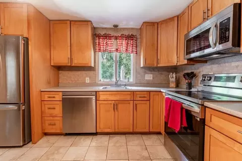 Kitchen - 12 Kenway Dr, Springfield, MA 01104 photo 1 of 2