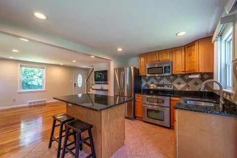 58 Bailey St, Worcester, MA 01602 photo 12