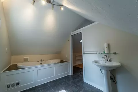 58 Bailey St, Worcester, MA 01602 photo 28