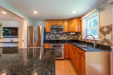 58 Bailey St, Worcester, MA 01602 photo 13