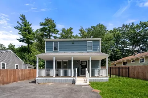 9 Beach Rd, Pembroke, MA 02359