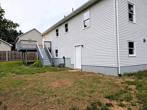Exterior - 22 Pine Needle Ln, Springfield, MA 01118 photo 3 of 5
