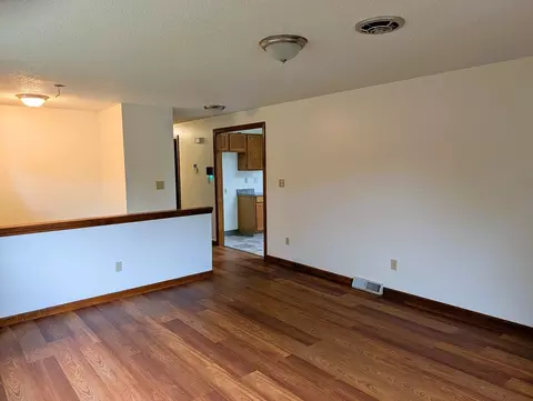 Living - 22 Pine Needle Ln, Springfield, MA 01118 photo 3 of 5