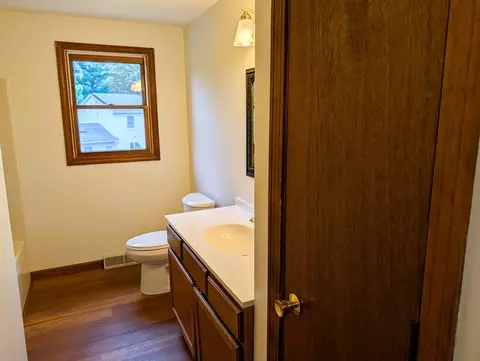 Bath - 22 Pine Needle Ln, Springfield, MA 01118 photo 1 of 4
