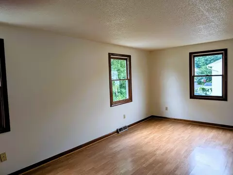 Living - 22 Pine Needle Ln, Springfield, MA 01118 photo 5 of 5