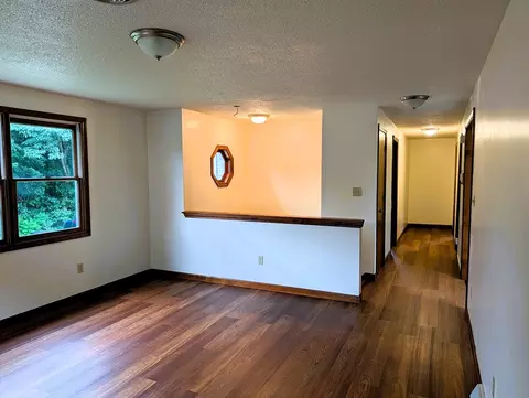 Living - 22 Pine Needle Ln, Springfield, MA 01118 photo 2 of 5