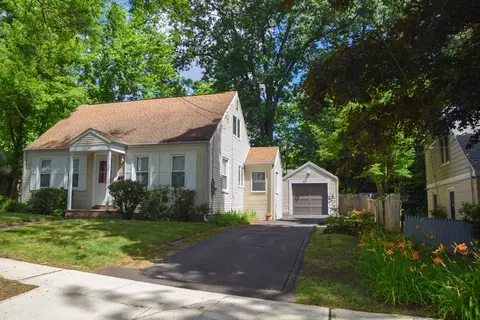 62 Balfour Dr, Springfield, MA 01118 photo 2