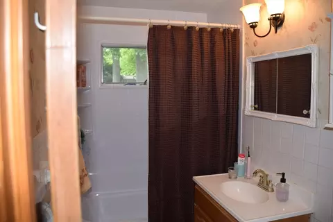 62 Balfour Dr, Springfield, MA 01118 photo 17
