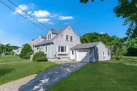 23 Hammond St, Mattapoisett, MA 02739