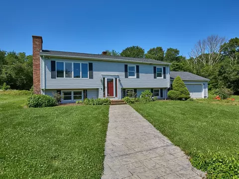 554 Sharps Lot Rd, Swansea, MA 02777