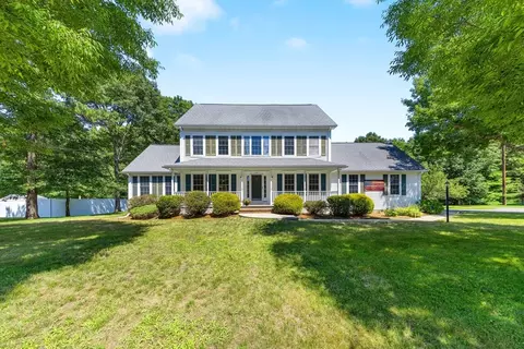 102 Cathedral Dr, Attleboro, MA 02703