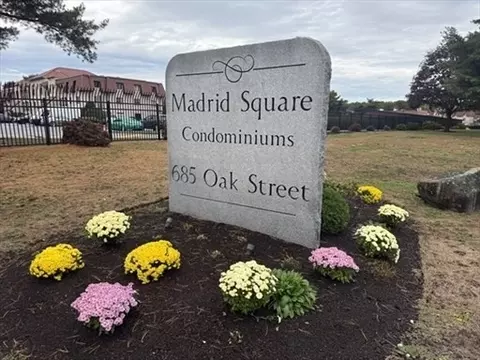 685 Oak St #2-5, Brockton, MA 02301