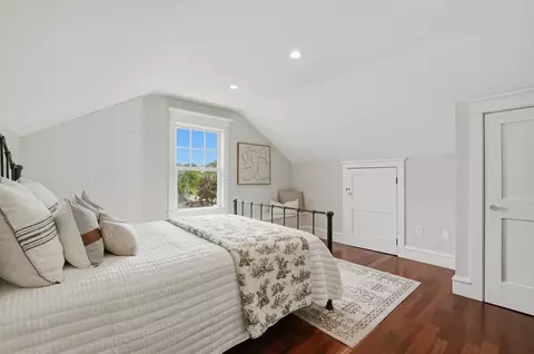 Bedroom - 8 Onset Ave, Buzzards Bay, MA 02532 photo 3 of 8