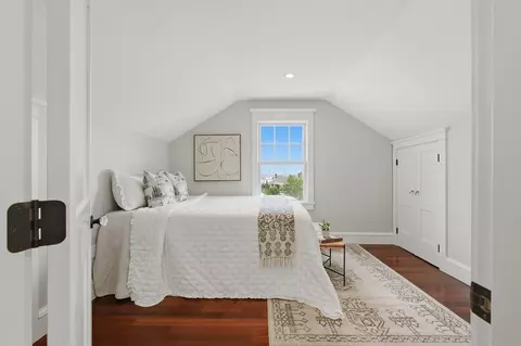 Bedroom - 8 Onset Ave, Buzzards Bay, MA 02532 photo 1 of 8