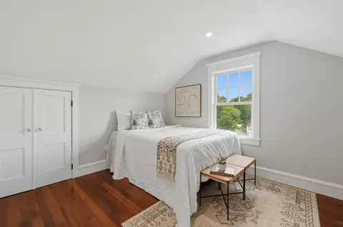 Bedroom - 8 Onset Ave, Buzzards Bay, MA 02532 photo 2 of 8