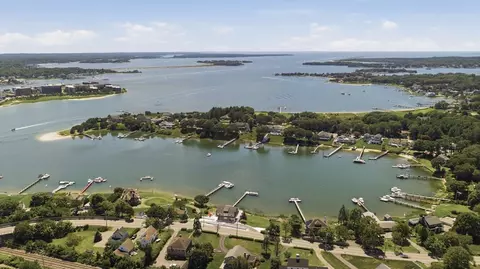 View/Area - 8 Onset Ave, Buzzards Bay, MA 02532 photo 3 of 7
