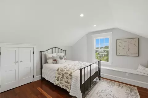 Bedroom - 8 Onset Ave, Buzzards Bay, MA 02532 photo 4 of 8