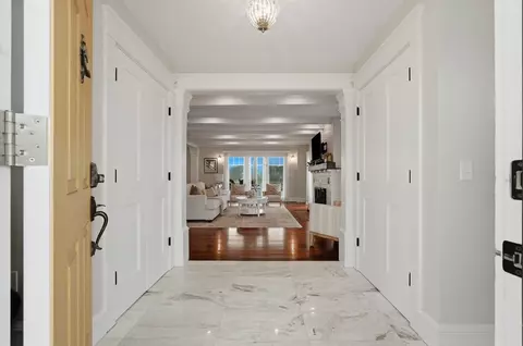 Entry Way - 8 Onset Ave, Buzzards Bay, MA 02532 photo 2 of 4