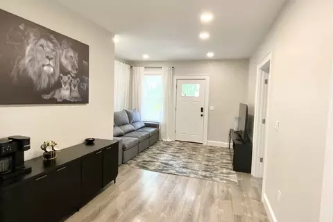 Entry Way - 5 Ferdinand St, Worcester, MA 01603 photo 4 of 5