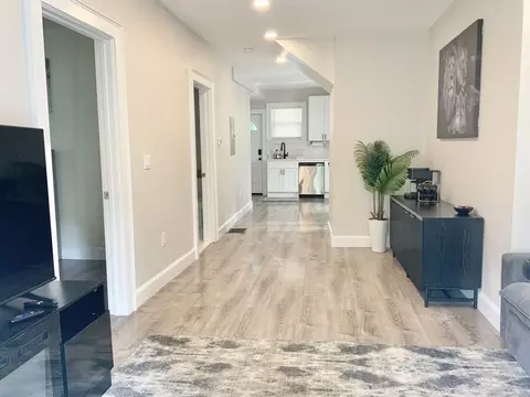 Entry Way - 5 Ferdinand St, Worcester, MA 01603 photo 2 of 5