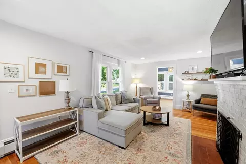 Living - 20 Ashbrook St, Springfield, MA 01118 photo 3 of 4