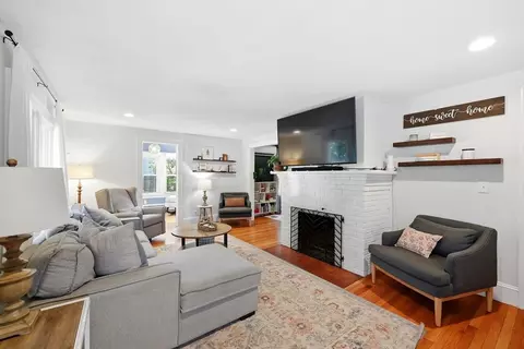 Living - 20 Ashbrook St, Springfield, MA 01118 photo 1 of 4