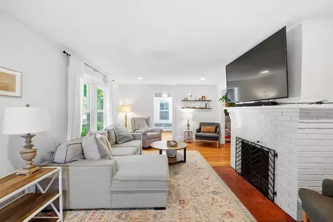 Living - 20 Ashbrook St, Springfield, MA 01118 photo 2 of 4