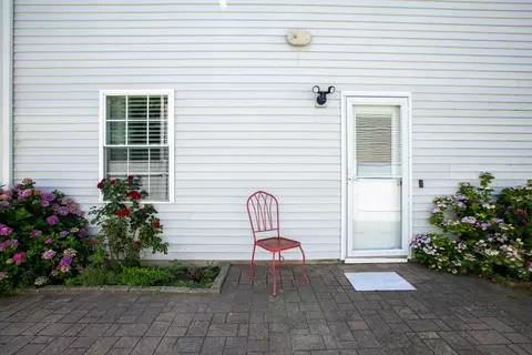 Exterior - 58 Manchester St, Fall River, MA 02721 photo 6 of 9