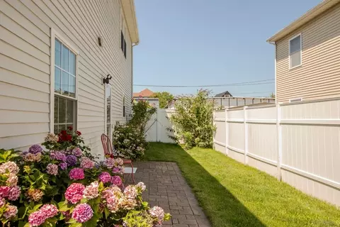 Exterior - 58 Manchester St, Fall River, MA 02721 photo 9 of 9