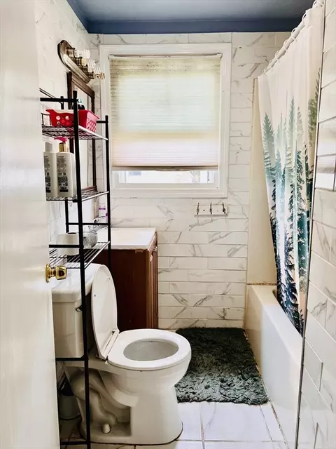 82 E St #B, Lowell, MA 01851 photo 7