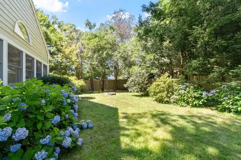 Exterior - 5 Hemlock St, Beverly, MA 01915 photo 5 of 10