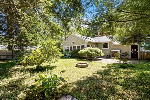 Exterior - 5 Hemlock St, Beverly, MA 01915 photo 3 of 10