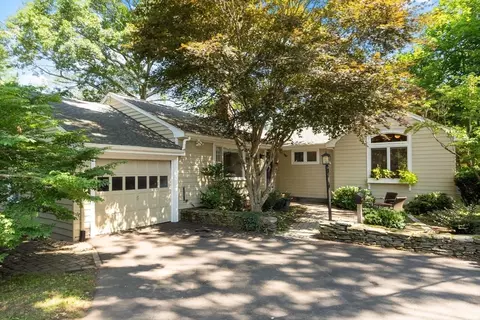 Exterior - 5 Hemlock St, Beverly, MA 01915 photo 8 of 10