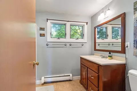 Bath - 5 Hemlock St, Beverly, MA 01915 photo 2 of 3
