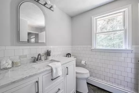 Bath - 45 Neck Hill Rd, Mendon, MA 01756 photo 2 of 4