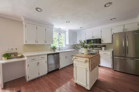 Kitchen - 45 Neck Hill Rd, Mendon, MA 01756 photo 1 of 2