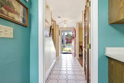 Entry Way - 10 Roberta Dr, Wareham, MA 02532 photo 1 of 2