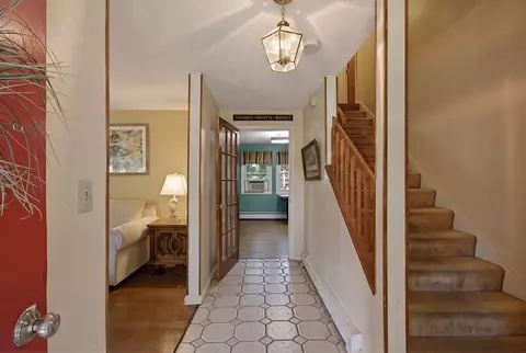 Entry Way - 10 Roberta Dr, Wareham, MA 02532 photo 2 of 2