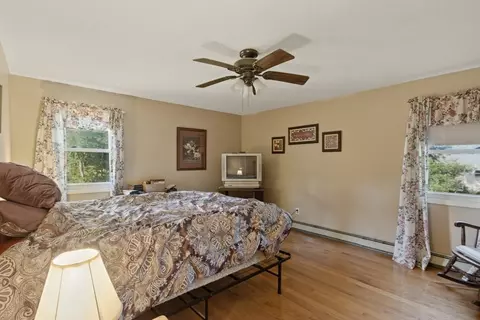 Bedroom - 10 Roberta Dr, Wareham, MA 02532 photo 4 of 9