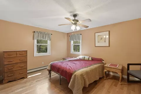 Bedroom - 10 Roberta Dr, Wareham, MA 02532 photo 2 of 9