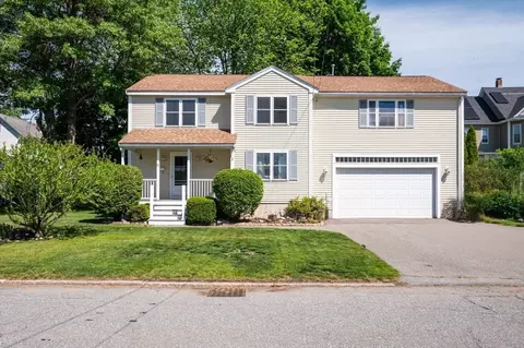 11 Fleming St, Lowell, MA 01851