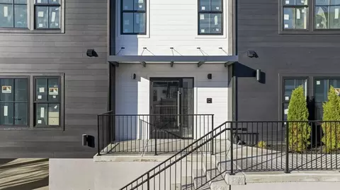 11 Boynton St #203, Swampscott, MA 01907
