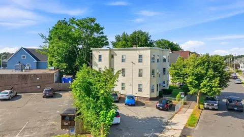 Exterior - 109 Grover St, Springfield, MA 01104 photo 4 of 5