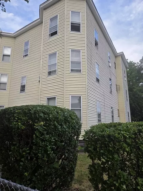 Exterior - 109 Grover St, Springfield, MA 01104 photo 2 of 5