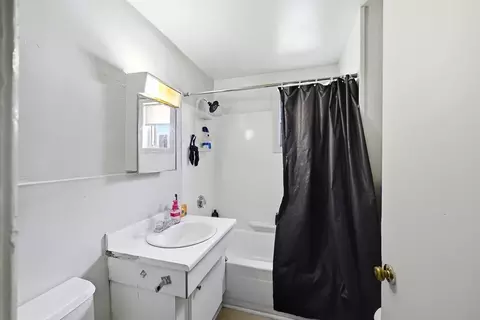 Bath - 109 Grover St, Springfield, MA 01104 photo 1 of 1